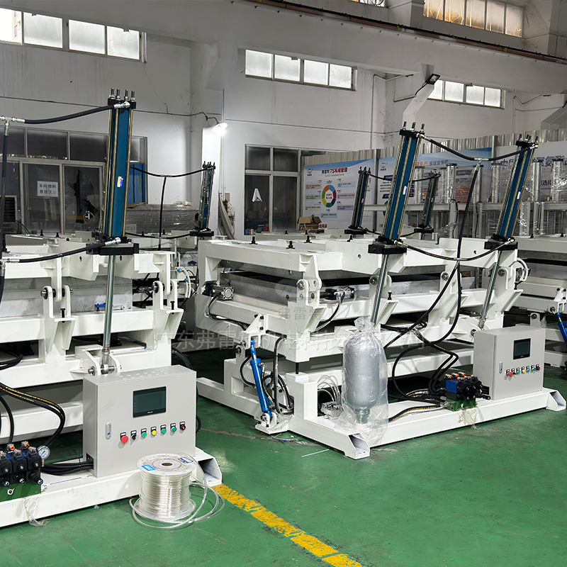 動(dòng)車(chē)減震墊高壓發(fā)泡機(jī)